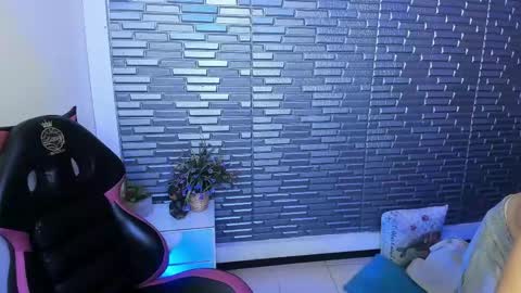 Snapshot of tamara_velezz chatting on 05-15-26, 09:27 Tamara online show from 05-15-26, 09:27
