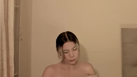 Snapshot of tamarathompsonn chatting on 02-18-26, 11:33 Tamara. online show from 02-18-26, 11:33