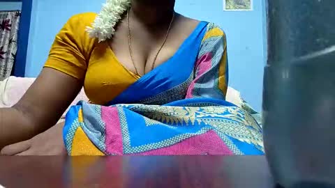 Snapshot of tamilmadhi520 chatting on 06-08-26, 05:08 tamilmadhi520 online show from 06-08-26, 05:08