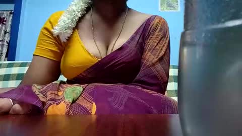 Snapshot of tamilmadhi520 chatting on 06-11-26, 06:11 tamilmadhi520 online show from 06-11-26, 06:11