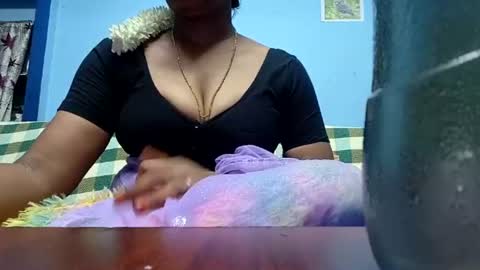 Snapshot of tamilmadhi520 chatting on 06-12-26, 06:40 tamilmadhi520 online show from 06-12-26, 06:40