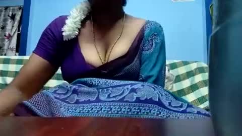 Snapshot of tamilmadhi520 chatting on 07-08-26, 07:51 tamilmadhi520 online show from 07-08-26, 07:51