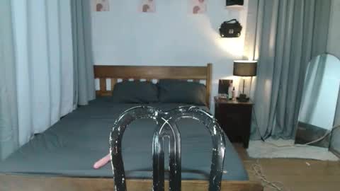 Kylie online show from 01-06-26, 01:37