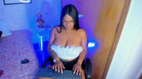 Snapshot of tammara_brm chatting on 05-08-26, 12:10 Tammara online show from 05-08-26, 12:10