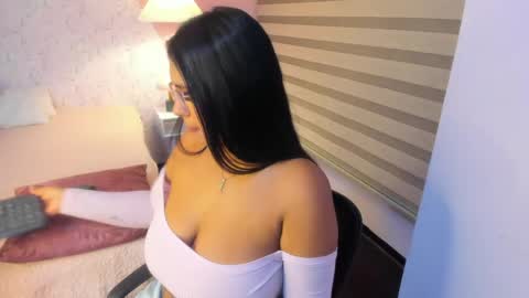 Snapshot of tammara_brm chatting on 05-24-26, 01:38 Tammara online show from 05-24-26, 01:38