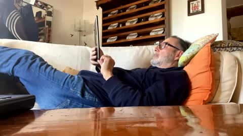 Dominique online show from 01-11-25, 01:22