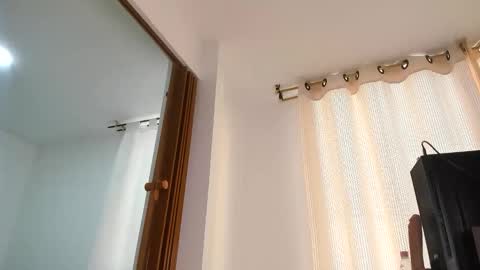 taniabonnet  online show from 10-20-25, 10:21