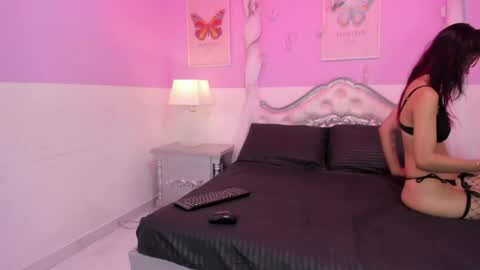 Snapshot of taniapierce chatting on 05-24-26, 12:21 Tania Pierce online show from 05-24-26, 12:21