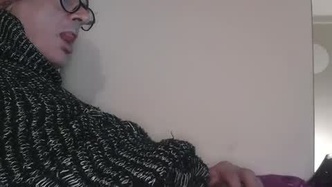 Snapshot of tantriceye chatting on 01-18-25, 06:32 tantriceye online show from 01-18-25, 06:32