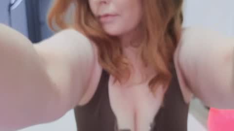 Snapshot of tanya_vader chatting on 11-30-25, 11:09 Vader online show from 11-30-25, 11:09