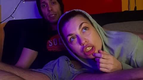 T  J   online show from 11-10-25, 10:36