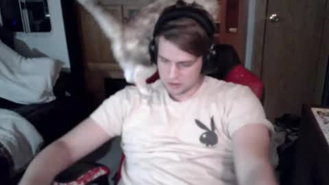 Snapshot of tarus333 chatting on 11-25-25, 05:18 tarus333 online show from 11-25-25, 05:18