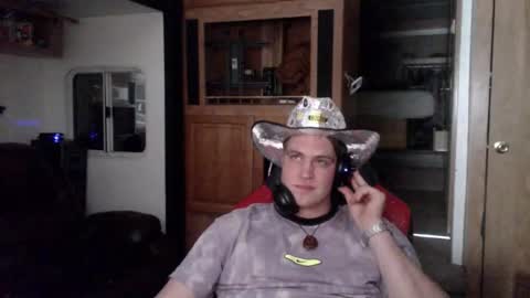 Snapshot of tarus333 chatting on 02-27-26, 06:35 tarus333 online show from 02-27-26, 06:35