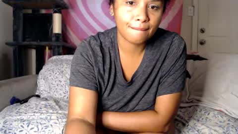 Snapshot of tasteekitty chatting on 09-28-25, 01:44 Tastee Kitty online show from 09-28-25, 01:44