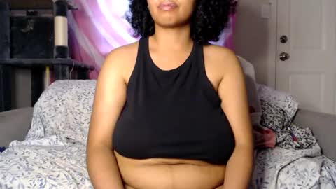 Snapshot of tasteekitty chatting on 11-23-25, 11:15 Tastee Kitty online show from 11-23-25, 11:15