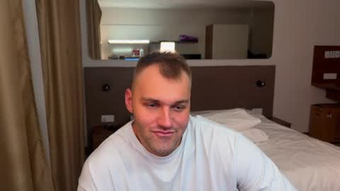 My shows 2100500 UTC3 online show from 11-19-25, 06:08