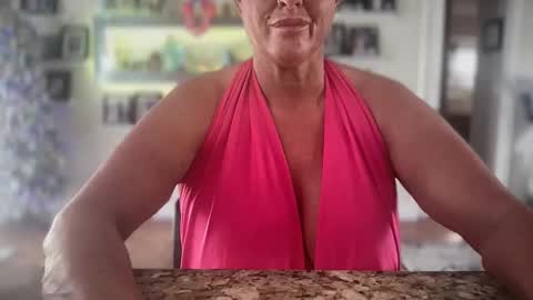 Snapshot of tastycupcake69 chatting on 12-17-25, 07:53 veronicabrian online show from 12-17-25, 07:53