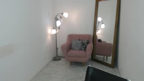 Snapshot of tatiana_oconell2 chatting on 05-05-26, 01:57 isabel online show from 05-05-26, 01:57