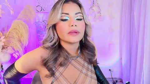 Snapshot of tatiana_ruiiz chatting on 02-27-26, 11:27 Tatiana online show from 02-27-26, 11:27