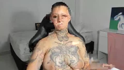 Snapshot of tatoo_girl chatting on 03-11-25, 09:04 jess online show from 03-11-25, 09:04