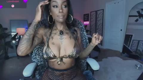 Snapshot of tatted_vixen chatting on 01-09-26, 09:38 Tatted Queen online show from 01-09-26, 09:38