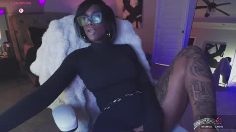 Snapshot of tatted_vixen chatting on 02-18-26, 04:08 Tatted Queen online show from 02-18-26, 04:08