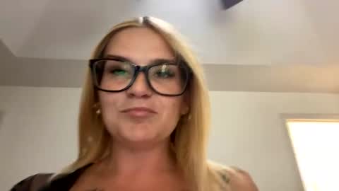 Snapshot of tattedlilmama chatting on 07-23-26, 03:54 Tattedlilmama online show from 07-23-26, 03:54