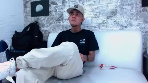 Snapshot of tattoo22_ chatting on 11-18-25, 07:07 Tattoo online show from 11-18-25, 07:07