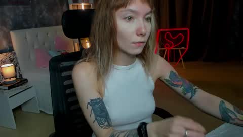 Snapshot of tattoo_artbaby chatting on 10-17-25, 02:04 tattoo_artbaby online show from 10-17-25, 02:04