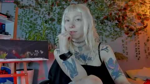 Snapshot of tattoo_artbaby chatting on 07-10-26, 04:28 tattoo_artbaby online show from 07-10-26, 04:28