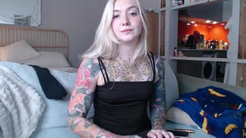 Snapshot of tattoobbgirl chatting on 02-20-25, 04:25 tattoobbgirl online show from 02-20-25, 04:25