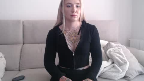 Snapshot of tattoobbgirl chatting on 09-29-25, 12:43 tattoobbgirl online show from 09-29-25, 12:43