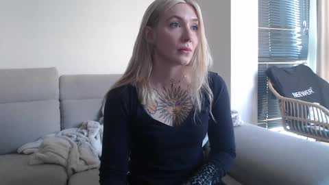 Snapshot of tattoobbgirl chatting on 10-07-25, 11:18 tattoobbgirl online show from 10-07-25, 11:18