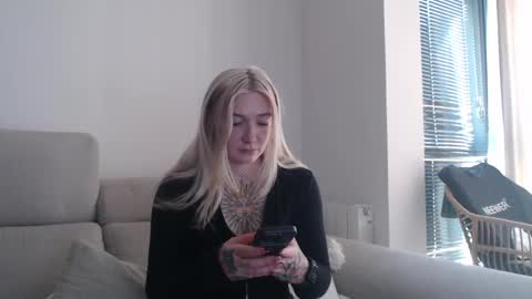 Snapshot of tattoobbgirl chatting on 10-15-25, 11:21 tattoobbgirl online show from 10-15-25, 11:21
