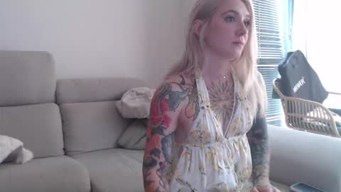 Snapshot of tattoobbgirl chatting on 10-17-25, 01:25 tattoobbgirl online show from 10-17-25, 01:25