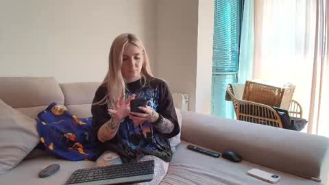 Snapshot of tattoobbgirl chatting on 04-22-26, 02:18 tattoobbgirl online show from 04-22-26, 02:18