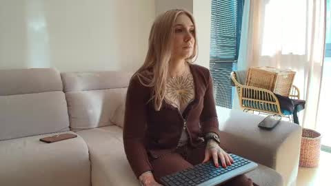 Snapshot of tattoobbgirl chatting on 05-14-26, 03:19 tattoobbgirl online show from 05-14-26, 03:19