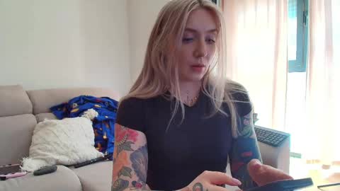 Snapshot of tattoobbgirl chatting on 06-05-26, 01:39 tattoobbgirl online show from 06-05-26, 01:39