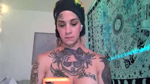 Snapshot of tattooed_natalia chatting on 01-10-25, 12:47 Natalia 3 online show from 01-10-25, 12:47