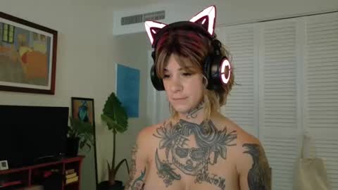 Snapshot of tattooed_natalia chatting on 01-14-25, 03:04 Natalia 3 online show from 01-14-25, 03:04