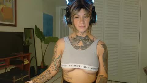 Snapshot of tattooed_natalia chatting on 01-17-25, 02:28 Natalia 3 online show from 01-17-25, 02:28