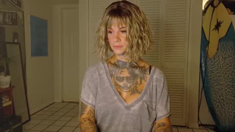 Snapshot of tattooed_natalia chatting on 09-17-25, 08:38 Natalia 3 online show from 09-17-25, 08:38