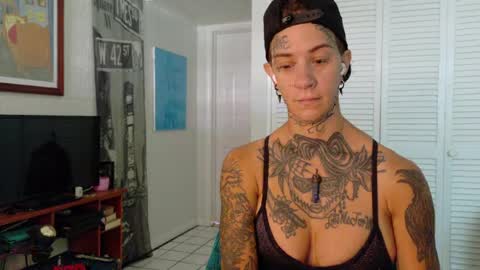 Snapshot of tattooed_natalia chatting on 05-06-26, 02:22 Natalia 3 online show from 05-06-26, 02:22
