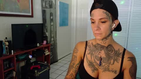 Snapshot of tattooed_natalia chatting on 05-08-26, 11:48 Natalia 3 online show from 05-08-26, 11:48