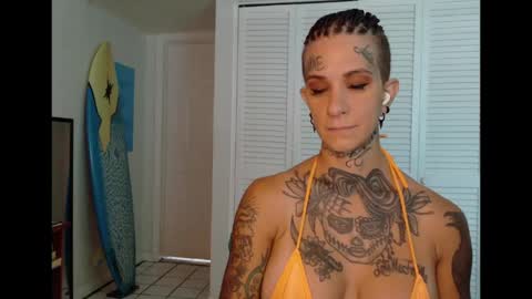Snapshot of tattooed_natalia chatting on 05-27-26, 01:52 Natalia 3 online show from 05-27-26, 01:52