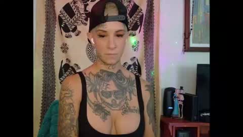 Snapshot of tattooed_natalia chatting on 07-25-26, 07:11 Natalia 3 online show from 07-25-26, 07:11