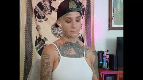Snapshot of tattooed_natalia chatting on 07-28-26, 04:39 Natalia 3 online show from 07-28-26, 04:39