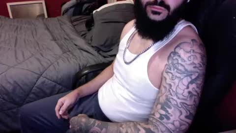 Snapshot of tattooedandbearded22 chatting on 10-19-25, 05:41 tattooedandbearded22 online show from 10-19-25, 05:41