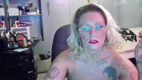 Snapshot of tattooeddirtyteacher chatting on 01-22-25, 09:24 Lisa Lovely online show from 01-22-25, 09:24