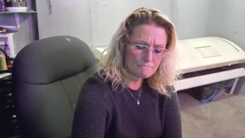 Snapshot of tattooeddirtyteacher chatting on 01-22-25, 10:26 Lisa Lovely online show from 01-22-25, 10:26